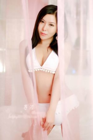 九个装修工人把我放在茶几上文字_午夜在线观看完整版